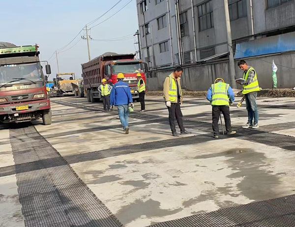 崇礼老材料的新故事：玻璃纤维土工格栅如何在‘白改黑’浪潮中重获新生？